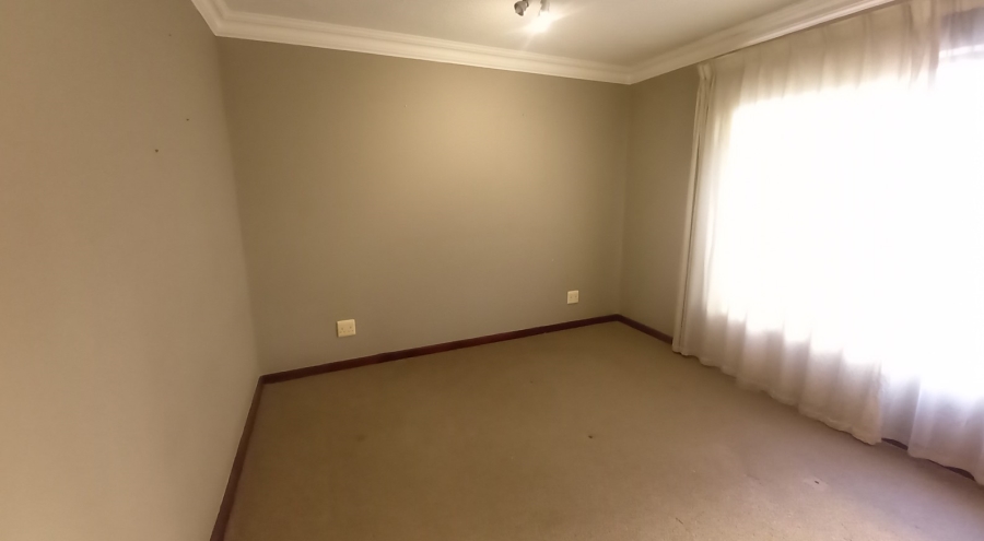 2 Bedroom Property for Sale in Nieuw Muckleneuk Gauteng