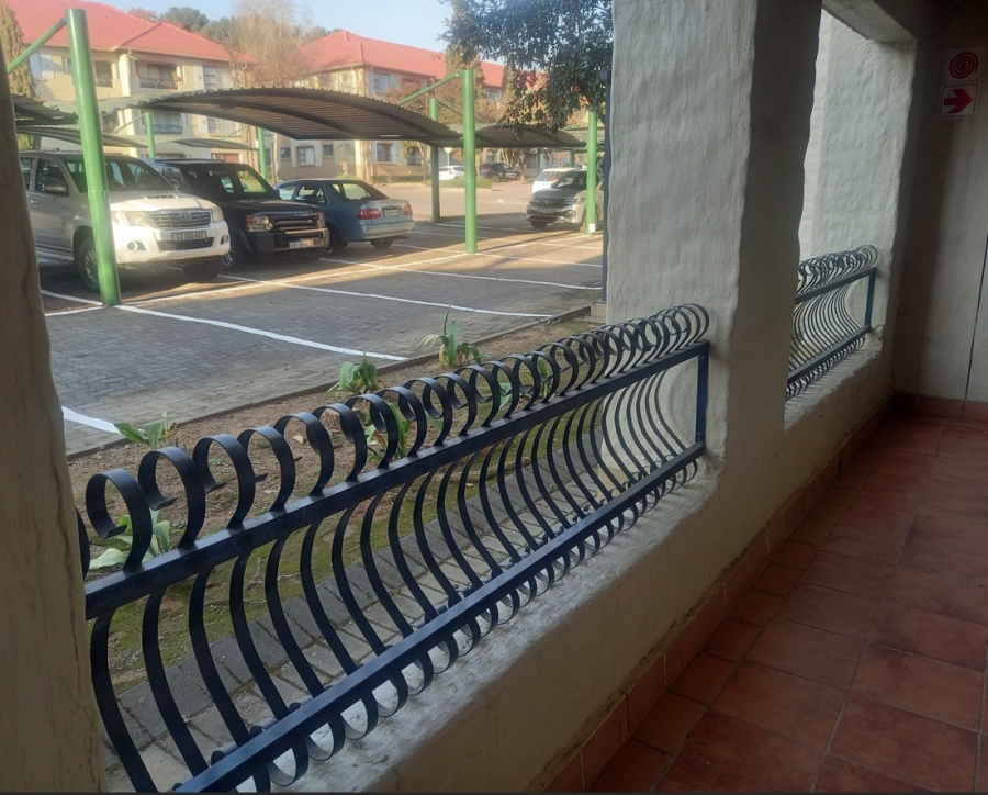2 Bedroom Property for Sale in Nieuw Muckleneuk Gauteng