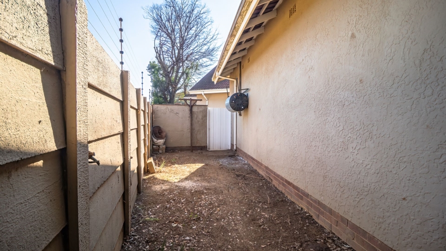 4 Bedroom Property for Sale in Meadowbrook Gauteng