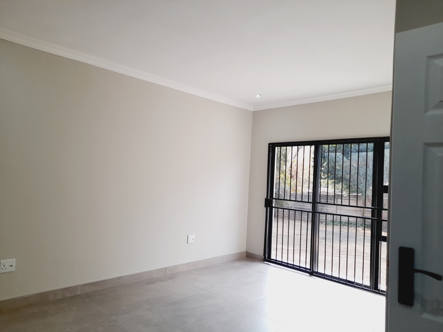 To Let 3 Bedroom Property for Rent in Noordwyk Gauteng