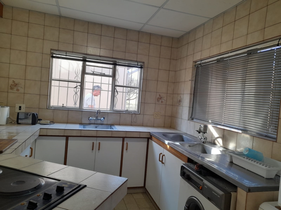1 Bedroom Property for Sale in Glen Austin Gauteng