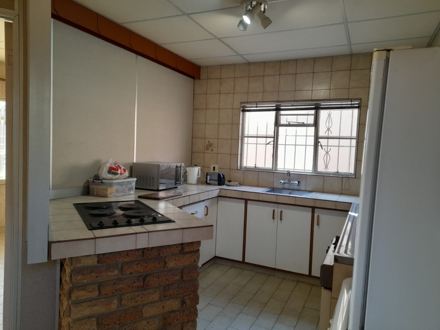 1 Bedroom Property for Sale in Glen Austin Gauteng