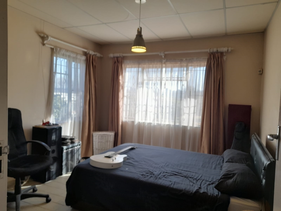 1 Bedroom Property for Sale in Glen Austin Gauteng