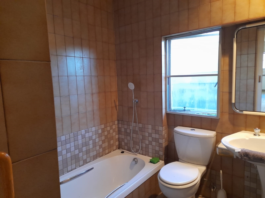 1 Bedroom Property for Sale in Glen Austin Gauteng