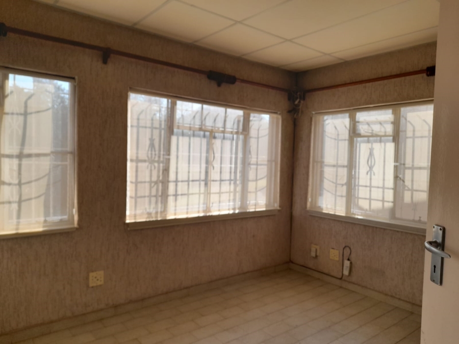 1 Bedroom Property for Sale in Glen Austin Gauteng