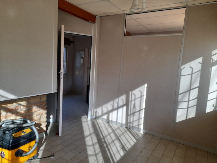1 Bedroom Property for Sale in Glen Austin Gauteng