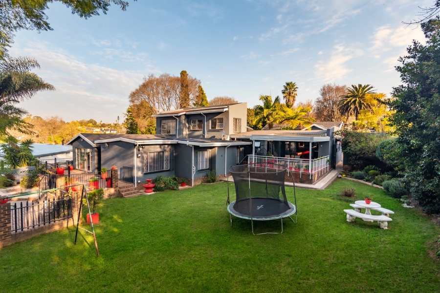 4 Bedroom Property for Sale in Helderkruin Gauteng