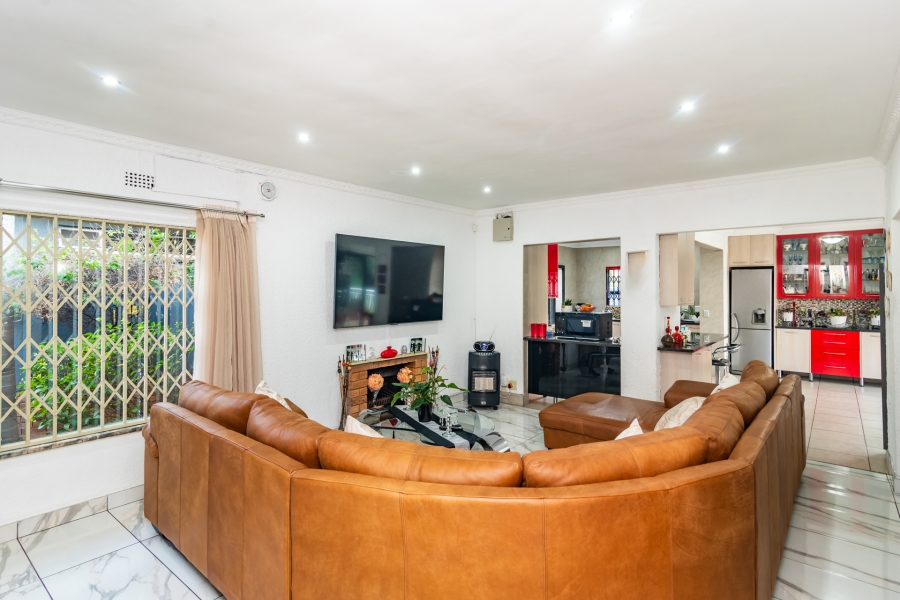4 Bedroom Property for Sale in Helderkruin Gauteng