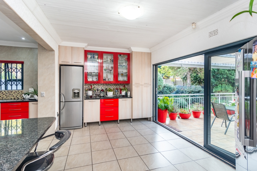 4 Bedroom Property for Sale in Helderkruin Gauteng