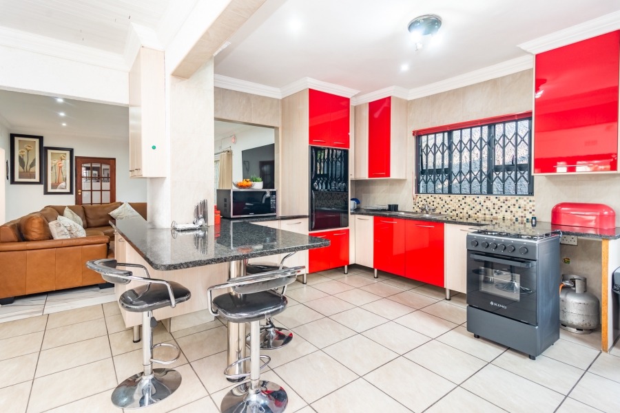 4 Bedroom Property for Sale in Helderkruin Gauteng