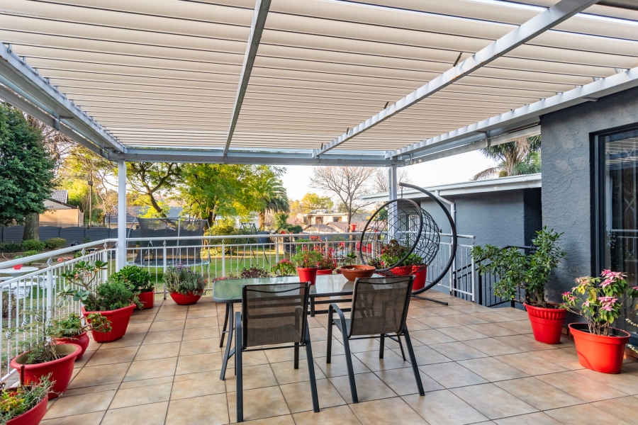 4 Bedroom Property for Sale in Helderkruin Gauteng