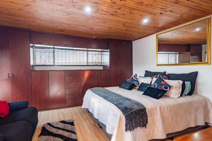 4 Bedroom Property for Sale in Helderkruin Gauteng