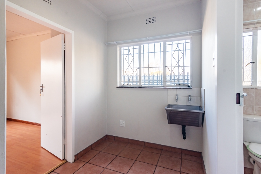 4 Bedroom Property for Sale in Helderkruin Gauteng