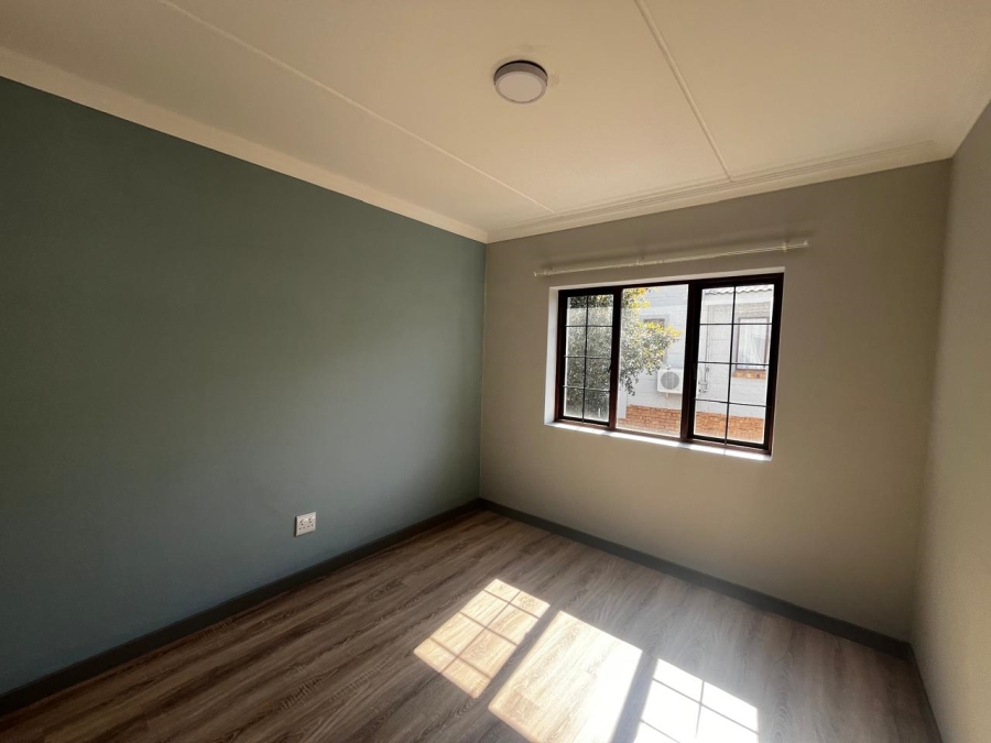 1 Bedroom Property for Sale in Blue Hills AH Gauteng