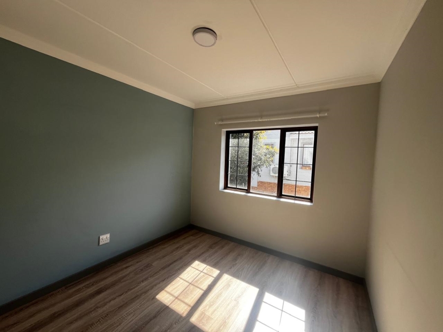 1 Bedroom Property for Sale in Blue Hills AH Gauteng