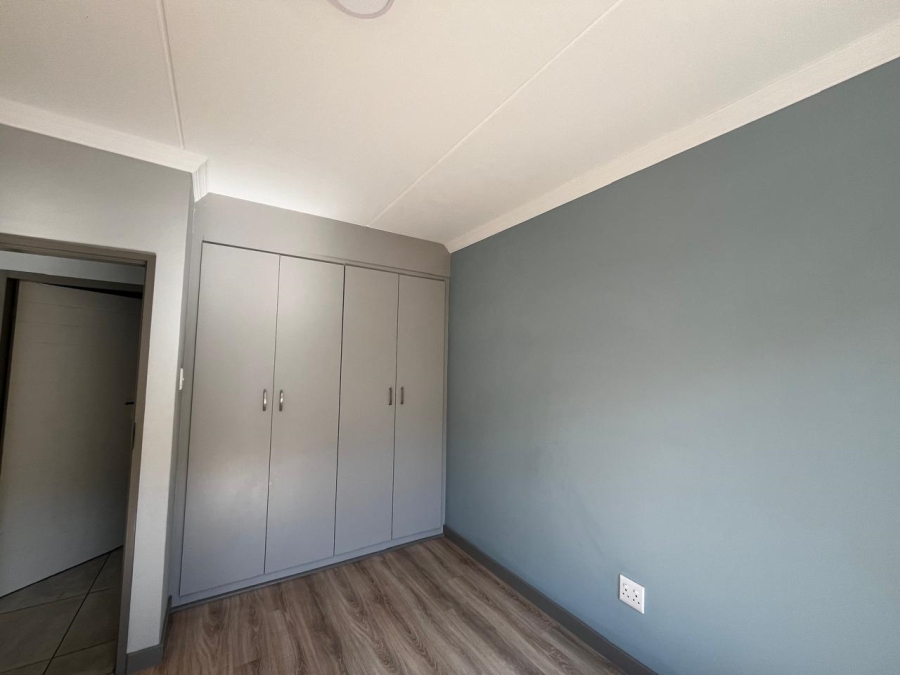 1 Bedroom Property for Sale in Blue Hills AH Gauteng