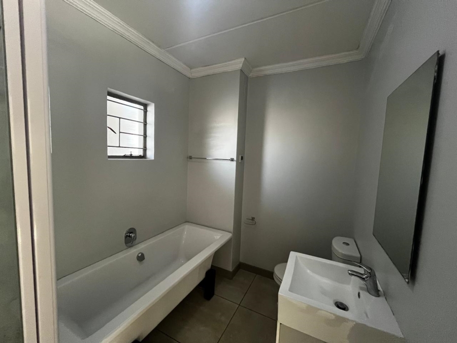 1 Bedroom Property for Sale in Blue Hills AH Gauteng