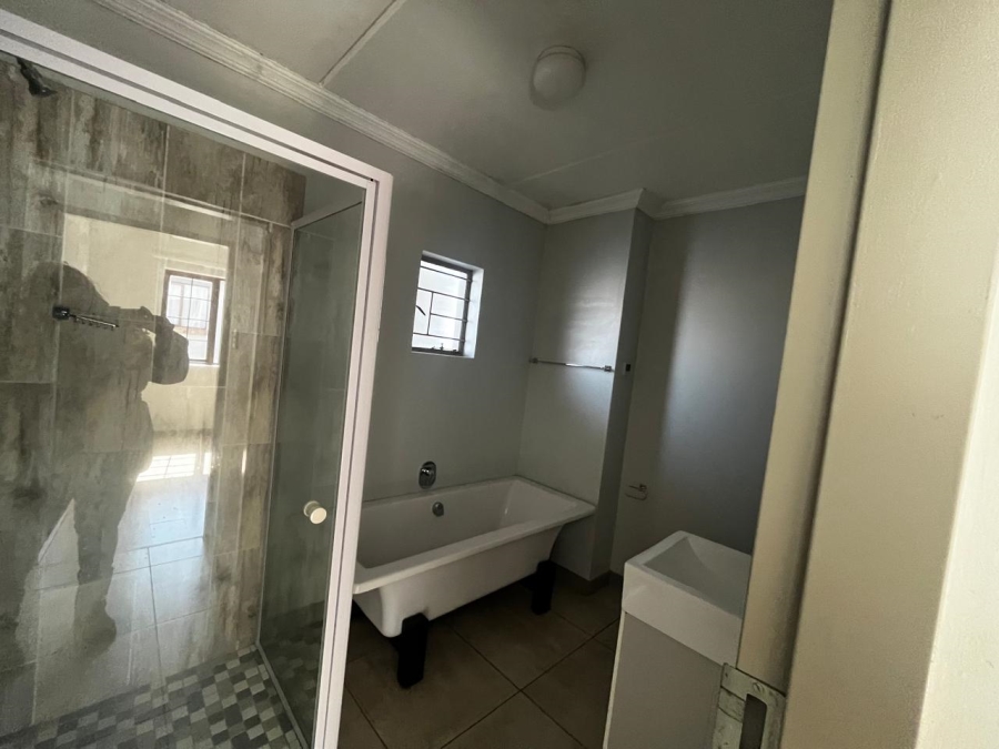 1 Bedroom Property for Sale in Blue Hills AH Gauteng