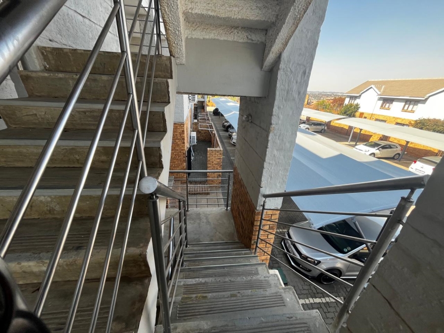 1 Bedroom Property for Sale in Blue Hills AH Gauteng
