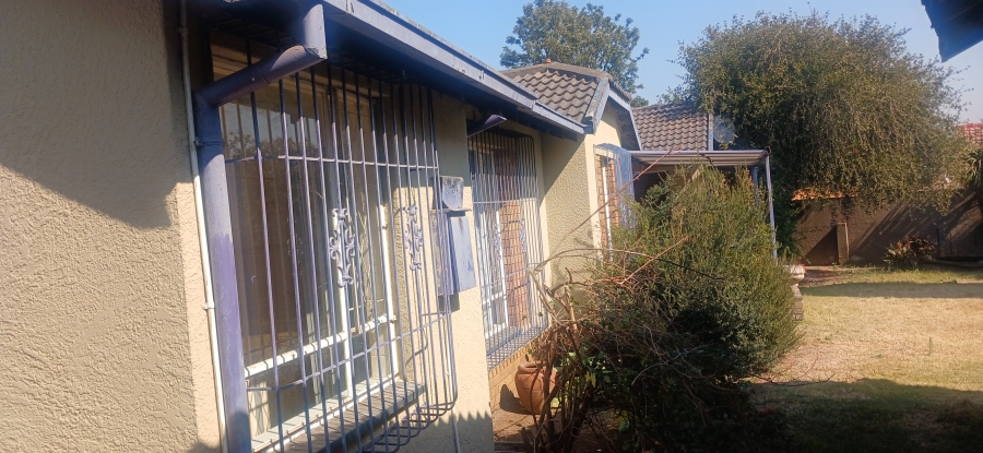 3 Bedroom Property for Sale in Albertsdal Gauteng