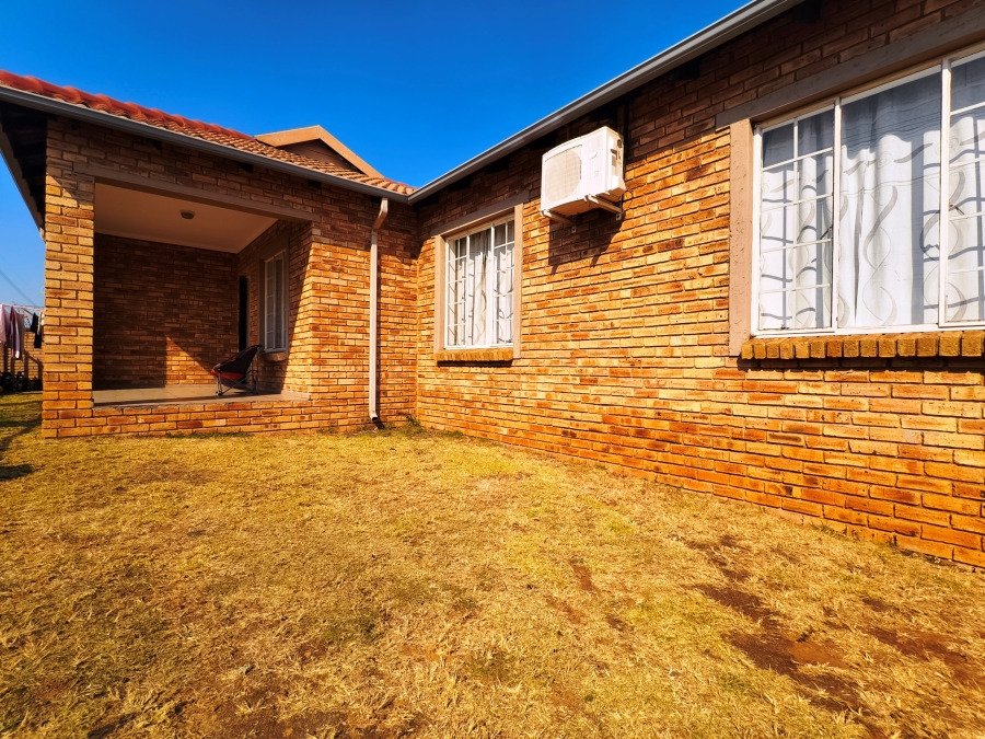 3 Bedroom Property for Sale in Kosmosdal Gauteng
