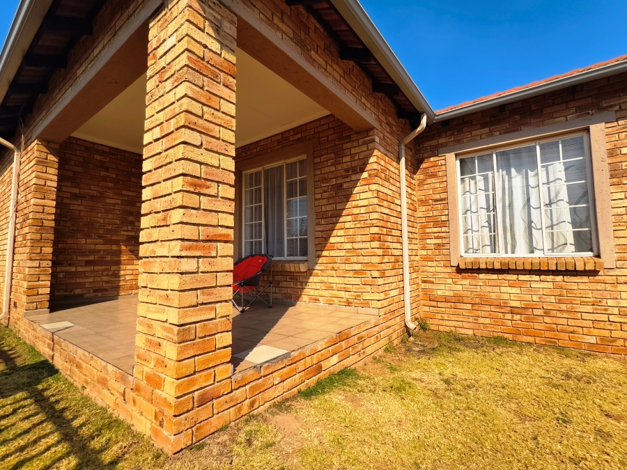 3 Bedroom Property for Sale in Kosmosdal Gauteng