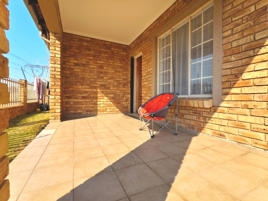 3 Bedroom Property for Sale in Kosmosdal Gauteng