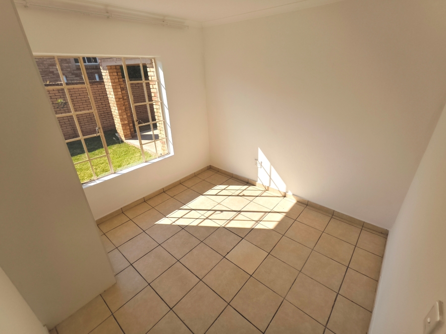 3 Bedroom Property for Sale in Kosmosdal Gauteng