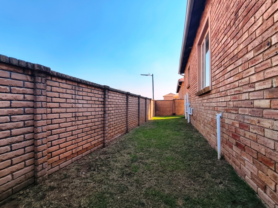 3 Bedroom Property for Sale in Kosmosdal Gauteng