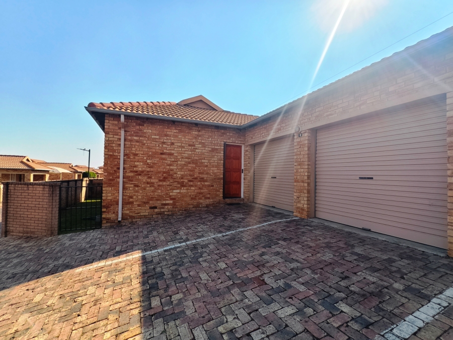 3 Bedroom Property for Sale in Kosmosdal Gauteng