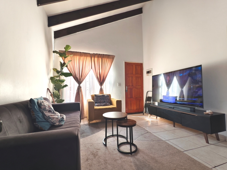 2 Bedroom Property for Sale in Kosmosdal Gauteng
