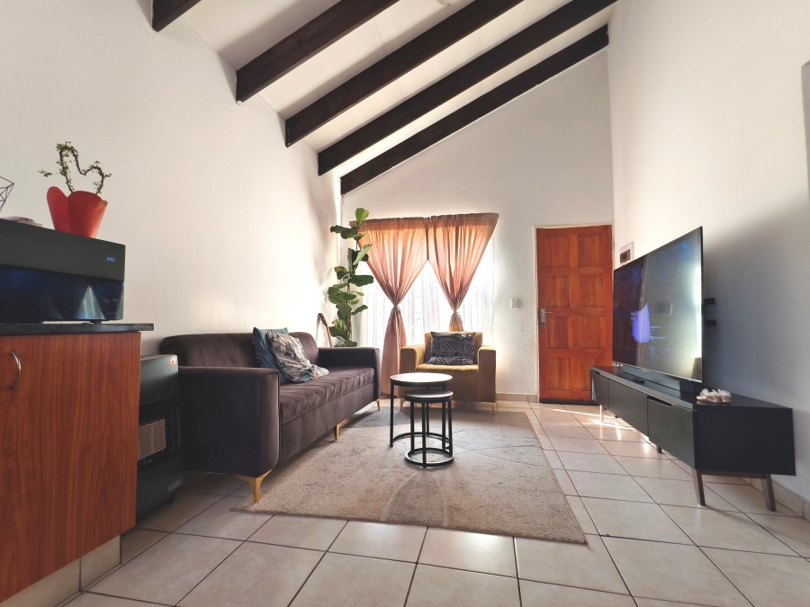 2 Bedroom Property for Sale in Kosmosdal Gauteng