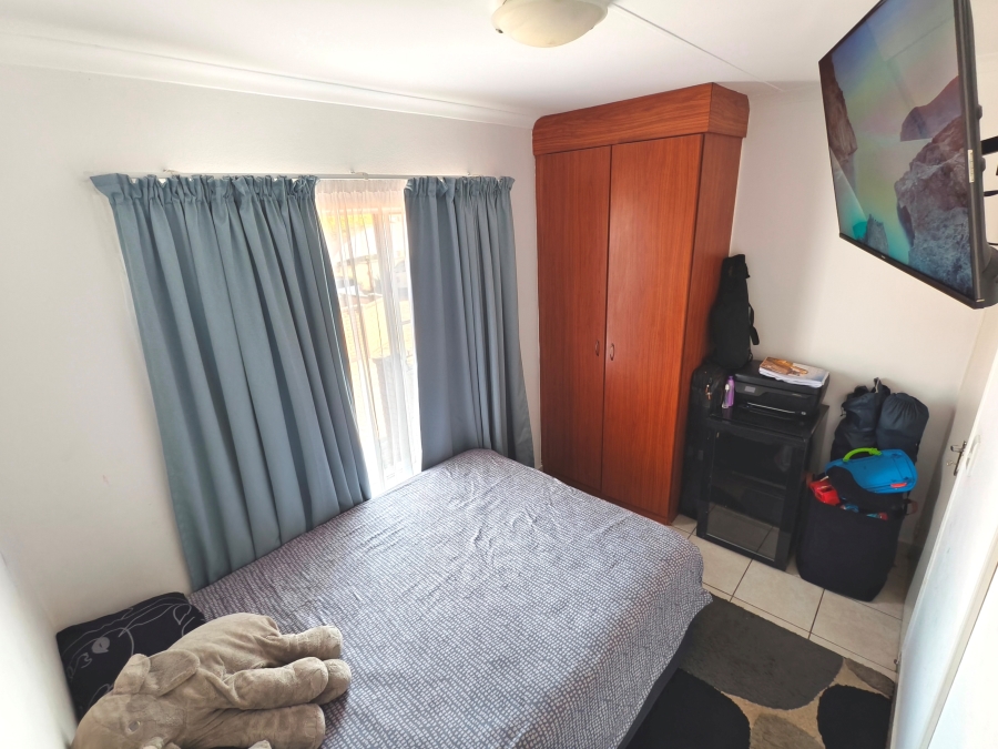 2 Bedroom Property for Sale in Kosmosdal Gauteng