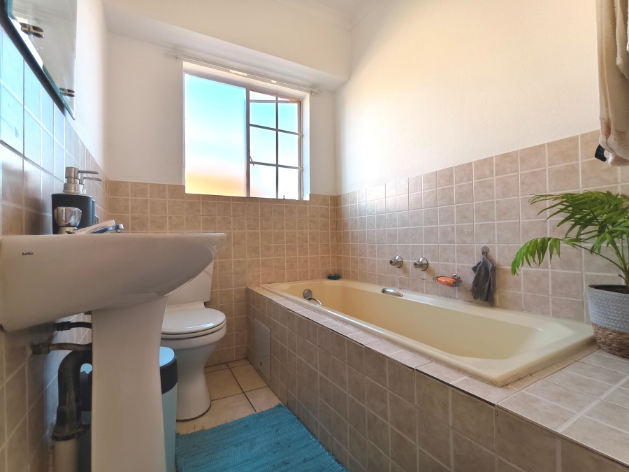2 Bedroom Property for Sale in Kosmosdal Gauteng