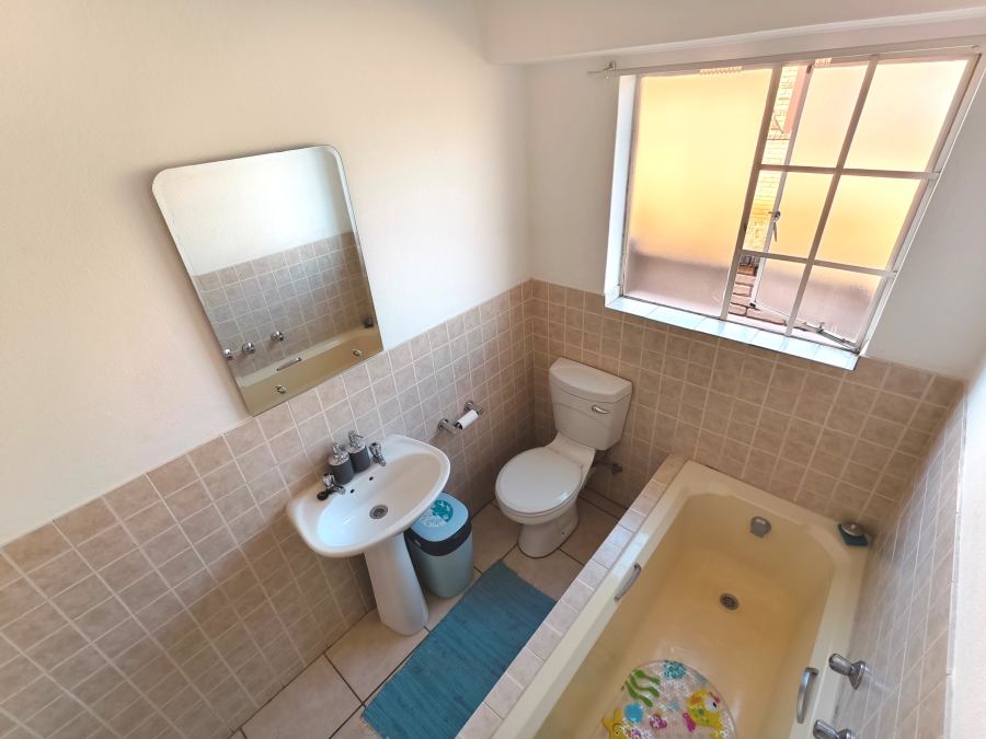 2 Bedroom Property for Sale in Kosmosdal Gauteng