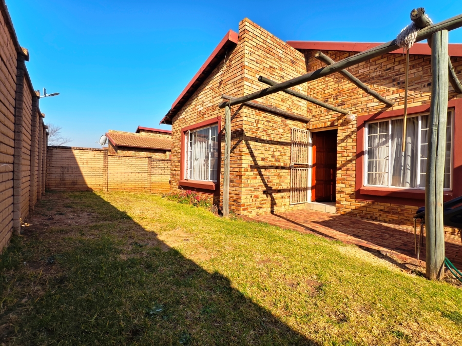 2 Bedroom Property for Sale in Kosmosdal Gauteng