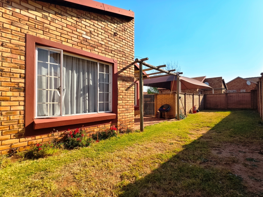 2 Bedroom Property for Sale in Kosmosdal Gauteng