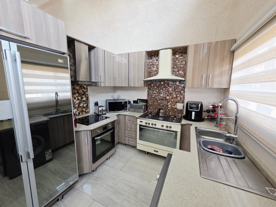 3 Bedroom Property for Sale in Fleurdal Gauteng