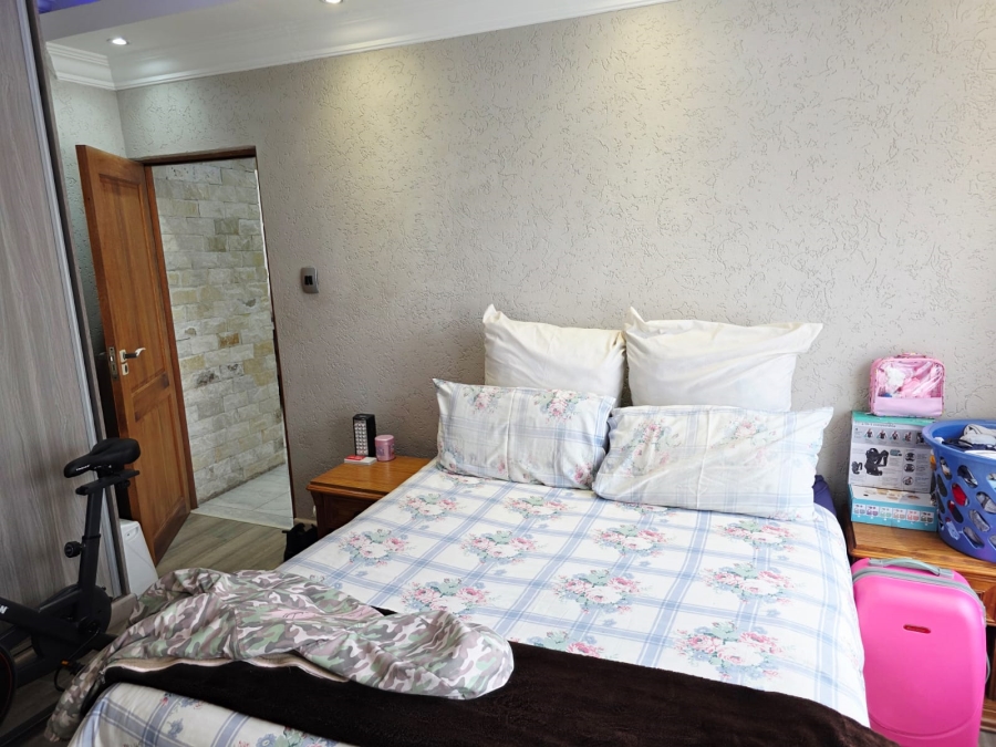 3 Bedroom Property for Sale in Fleurdal Gauteng