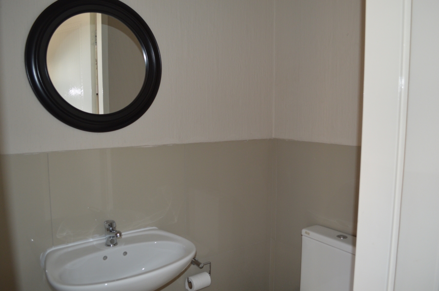 To Let 4 Bedroom Property for Rent in Craigavon Gauteng