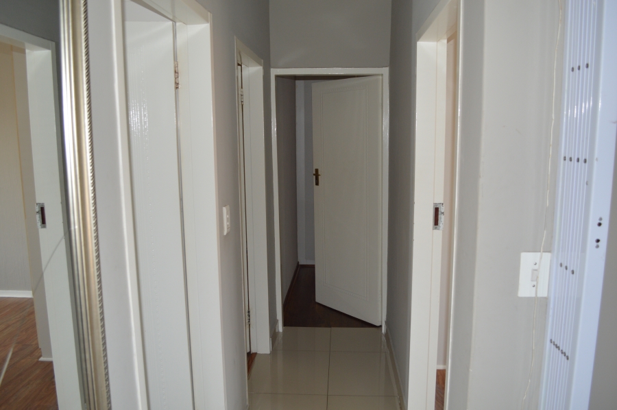 To Let 4 Bedroom Property for Rent in Craigavon Gauteng