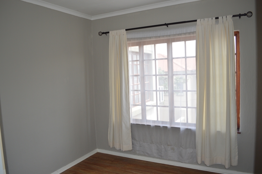 To Let 4 Bedroom Property for Rent in Craigavon Gauteng