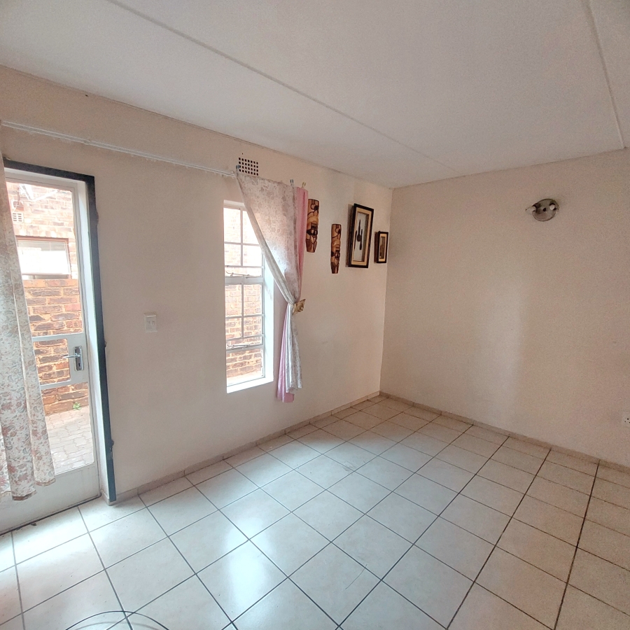2 Bedroom Property for Sale in Crystal Park Gauteng