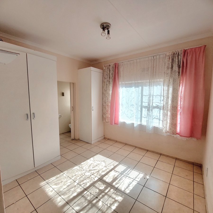 2 Bedroom Property for Sale in Crystal Park Gauteng