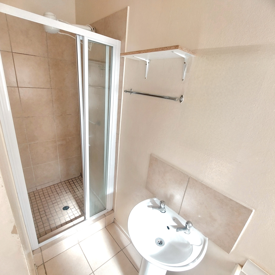 2 Bedroom Property for Sale in Crystal Park Gauteng