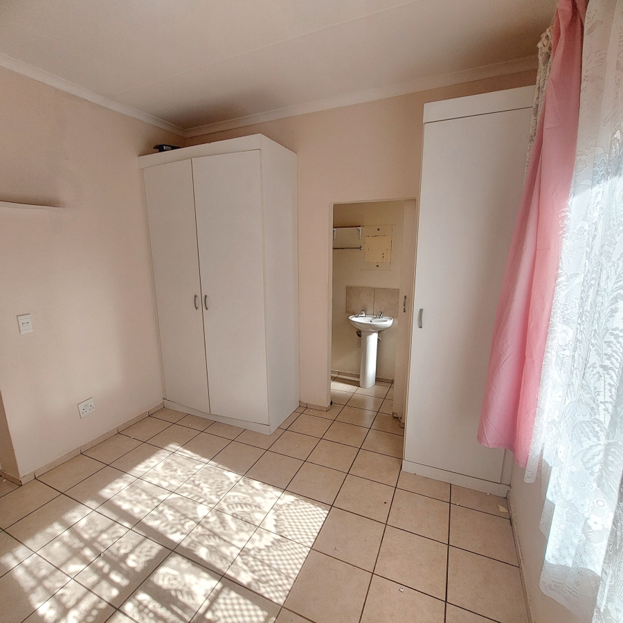 2 Bedroom Property for Sale in Crystal Park Gauteng
