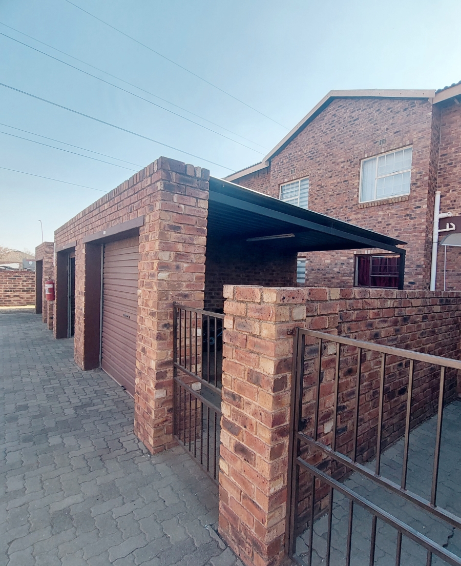 2 Bedroom Property for Sale in Crystal Park Gauteng