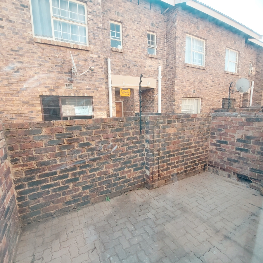 2 Bedroom Property for Sale in Crystal Park Gauteng