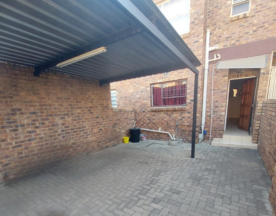 2 Bedroom Property for Sale in Crystal Park Gauteng