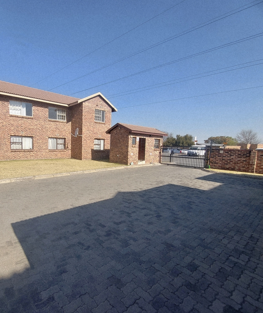 2 Bedroom Property for Sale in Crystal Park Gauteng